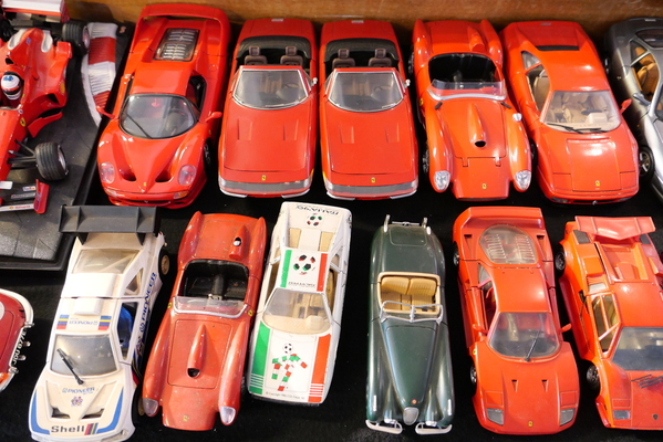 Hohe Ferrari-Dichte im Maßstab 1:18: Peugeot, Jaguar und Lamborghini in der Unterzahl – Bremen Classic Motorshow 2025