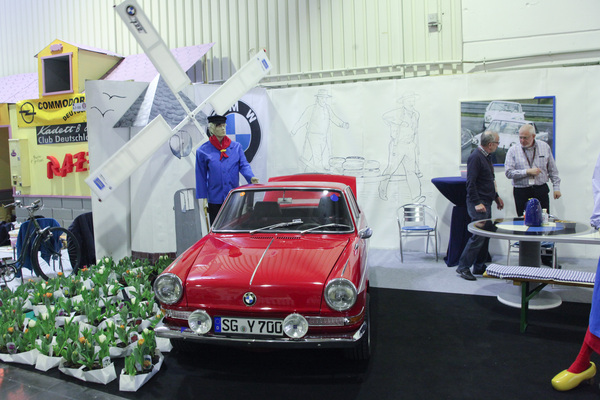 Holland-Motiv rund um den BMW 700 auf dem Clubstand - Techno Classica 2015