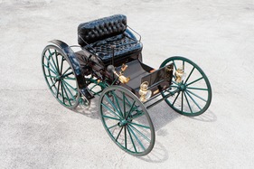 Holsman Model 3 High-Wheel Runabout (1907) - als Lot 179 an der RM Auction Hershey vom 9./10. Oktober 2014