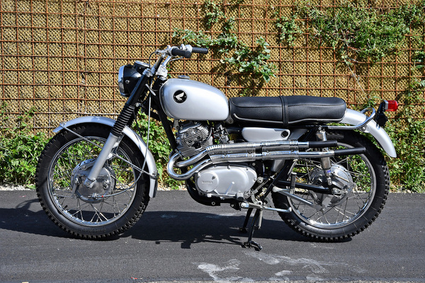 Image: Honda CL77 305 Scrambler (1966) - offered as lot 127 at the Oldtimer Galerie Toffen auction on October 16, 2021