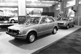 Honda Civic (1976) - mit zwei, drei oder vier Türen und 2-Gang-Getriebeautomat erhältlich - Genfer Autosalon 1976