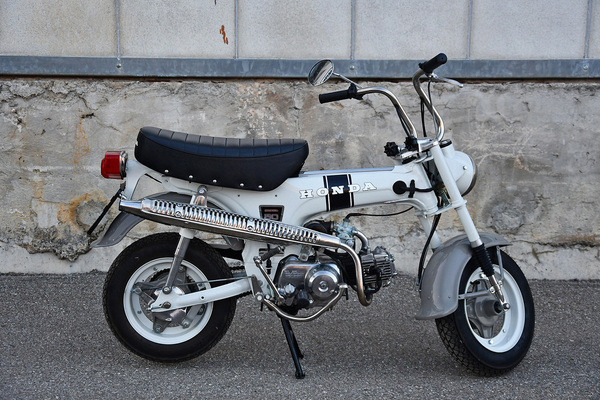 Bild: Honda Dax ST 50 (1972) - als Lot 123 an der Versteigerung der Oldtimer Galerie Toffen am 15. Oktober 2022