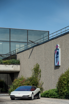 Honda HP-X (1984) - das frisch restaurierte Konzeptfahrzeug vor den Gebäuden von Pininfarina