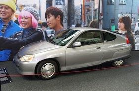 Honda Insight (1999) – eines der ersten Hybridautos – Sonderausstellung "Big in Japan" in der Autoworld Brüssel