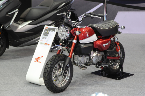 Honda Monkey erinnert optisch an das beliebte Klein-Motorrad der Siebzigerjahre - Auto Zürich 2019