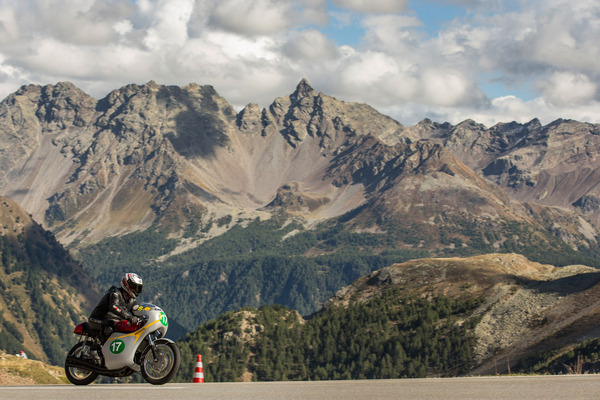 Image: Honda motorcycle on the climb - Impressions of the Bernina Gran Turismo 2022 mountain race