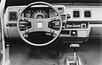 Honda Prelude (1980) – "Hondamatic" jetzt mit drei Gängen, erkennbar an der zusätzlichen Schaltmarkierung im Tacho