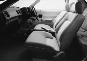 Honda Prelude XR (1979) – Liegesitze mit Stoffbezug und gutem Seitenhalt