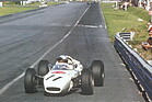 Honda RA 272 (1965) - die Verfolger ganz klein im Talbot-Rückspiegel - Fiesta mexicana - erster japanischer Sieg mit US-Fahrer schon im zweiten Jahr