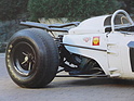 Honda RA 272 (1965) - knapp sichtbar die jetzt seitlich geführten vorderen Auspuffrohre. Die hinteren Längslenker können rasch umdisponiert werden