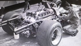 Honda RA 302 (1968) - Der aufgesetzte Ölkühler wirkt etwas provisorisch. Man wollte die Front kühlerfrei bekommen