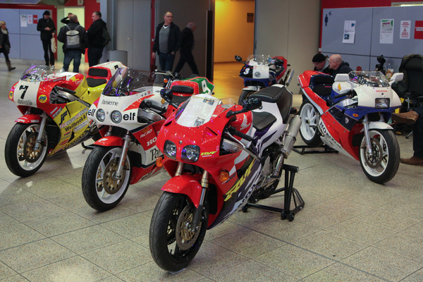 Honda RC30 Motorräder in verschiedenen Ausführungen - Bremen Classic Motorshow 2019