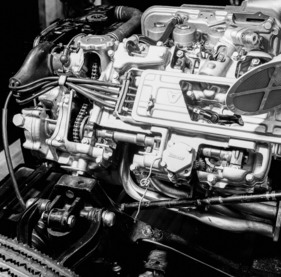 Honda S 500 (1964) - 531 cm3, vier Zylinder, zwei obenliegende Nockenwellen, 4 Horizontalvergaser, 44 PS bei 8000 U/min - am Genfer Autosalon 1964