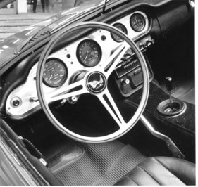 Honda S 600 (1965) - Armaturenbrett eines Ausstellungsfahrzeugs
