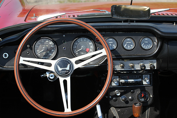 Honda S 600 (1966) - Die Hand fällt automatisch auf den kleinen Schalthebel