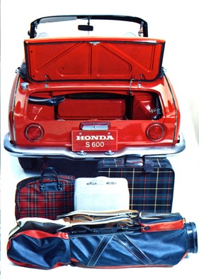 Honda S 600 (1966) - viel Platz im Kofferraum - Werbeaufnahme aus einer Verkaufsbroschüre von 1966