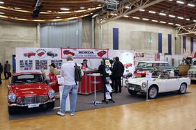 Honda S 600 Coupé (1965) - zusammen mit S 600 Cabriolet von 1966 auf dem Clubstand) - Oldtimer- und Teilemarkt Fribourg 2014 (1965)