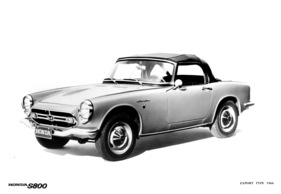 Honda S800 (1966) - Cabriolet mit geschlossenem Dach, es gab auch ein Hardtop zu kaufen