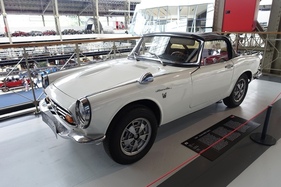 Honda S800 Cabrio (1967) – nicht Teil der Sonderausstellung, aber direkt daneben zu finden – Sonderausstellung "Big in Japan" in der Autoworld Brüssel