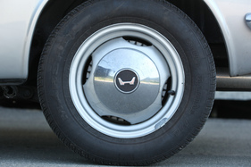 Honda S800 Coupé (1969) - Stahlfelgen und Raddeckel