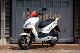 Honda SZX50 BAR Honda F1 Paddock Scooter (2003) - als Lot 104 an der RM Sotheby’s The Woodcote Park Auction 2026