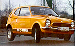Honda Z (1973) – hebt bei schneller Kurvenfahrt das innere Hinterrad