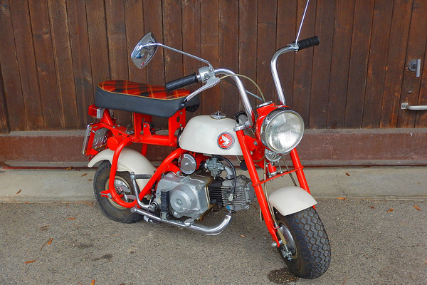 Honda Z50M «Monkey» (1969) - als Lot 103 an der "Gstaad Classic Car Auction" der Oldtimer Galerie Toffen am 29 Dezember 2023