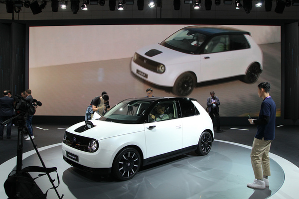 Honda e (2019) - im Mittelpunkt des Interesses - IAA in Frankfurt 2019