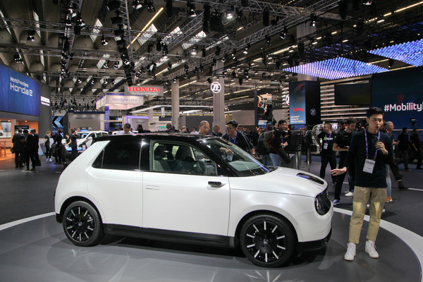 Honda e (2019) - viel bestaunt - IAA in Frankfurt 2019
