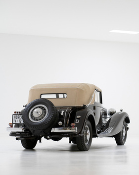 Horch 670 V (1931) - Das hübsche Heck ist gleich mit zwei Reserverädern bestückt