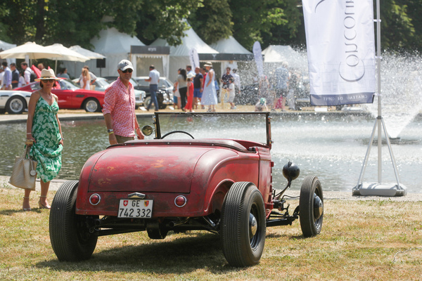 Bild Hot Rod direkt am Springbrunnen - Concours d'Elégance Suisse Coppet 2022