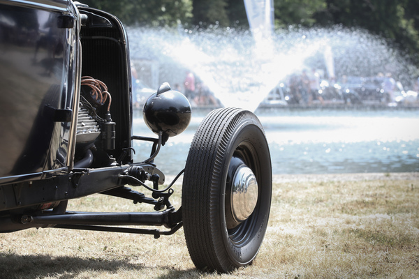 Hot Rod mit freistehenden Rädern - Concours d'Elégance Suisse Coppet 2022