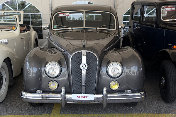 Hotchkiss 1350 (1951) - Lot 13 an der "Auktion Classic & Exklusiv Cars" im Salzhaus in Wangen an der Aare am 13. Okt. 2012 - diese Rarität fand keinen neuen Besitzer