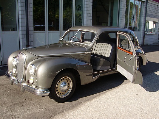 Hotchkiss 1350 (1951) - angeboten an der "Auktion Classic & Exklusiv Cars" im Salzhaus in Wangen an der Aare am 12./13. Oktober 2012