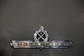 Hotchkiss 1350 (1951) - das für viele unbekannte Markenemblem - am OTM Fribourg 2013