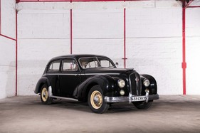 Hotchkiss 1350 Anjou (1952) - als Lot 11 angeboten an der Artcurial "On the Road" Versteigerung am 9. Oktober 2016