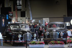 Bild Hotchkiss JAG Grégoire (1953) - mit Chapron-Karosserie, neben unrestaurierter Variante von 1954 - Rétromobile Paris 2019