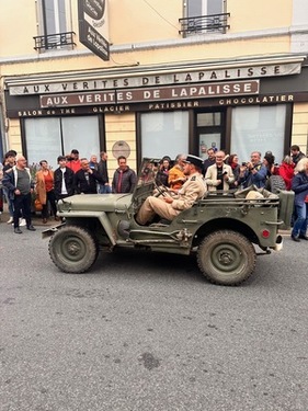 Hotchkiss M 201 (1956) – französischer Lizenzbau des "Jeep" – Embouteillage de Lapalisse 2024 (1956)