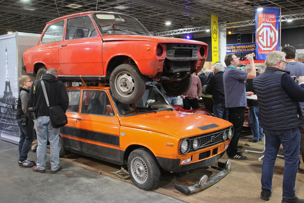Huckepack? Volvo trägt DAF, ist das im übertragenden Sinn zu verstehen? - Bremen Classic Motorshow 2019