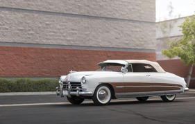 Hudson Custom Commodore Six Convertible (1950) - als Lot 051 an der Bonhams Quail Lodge Auction am 14. August 2015