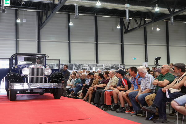 Hudson Super Six Sedan (1928) - als Lot 02 an der Swiss Classic World Versteigerung der Oldtimer Galerie Toffen in Luzern am 3. Juni 2023
