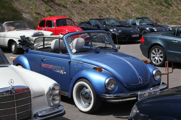 Hübsches VW Käfer Cabriolet mit Weisswandreifen - Motorworld Manufaktur Region Zürich in Kemptthal "Open Day"