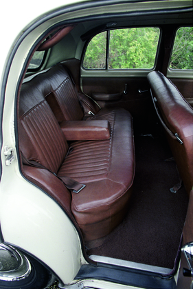 Humber Super Snipe (1953) - bequeme Sitze im Fond