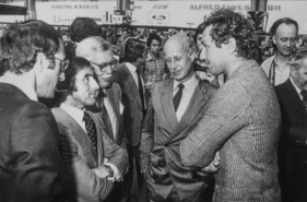 IAA Frankfurt 1973 - von links nach rechts - Manfred Jantke, Jackie Stewart, Huschke von Hanstein, Mike Kranefuss und Jochen Mass