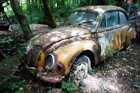 IFA F 9 - Zweitakt-Limousine aus der DDR - Autoskulpturenpark Neandertal