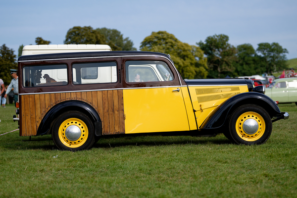 IFA F8 Kombi (1950) , zu Lebzeiten hat ihn niemand "Woody" genannt. er hieß einfach "Kombi mit Stabholzbeplankung" – OMMMA 2023