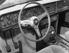 ISO-Rivolta (1967) - klassisches Lenkrad und Armaturenbrett