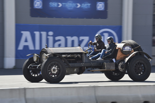 Image: Driving is still work in the American LaFrance Speedster from 1915 - Klassikwelt Bodensee 2017