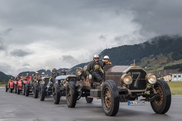 Cheerfully to the start in American la France - St. Moritz/Samedan Kilomètre Lancé 2022