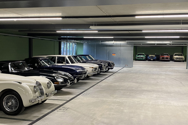 Bild: Im Autohotel hat es Platz für 160 Automobile - Kompetenzzentrum Fahreinheit in Grüningen